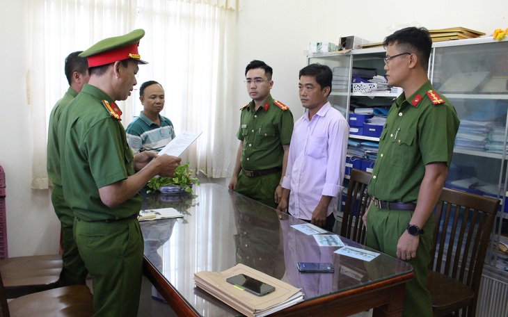 Nguyên chủ tịch Liên đoàn Lao động bị khởi tố vì để kế toán chiếm đoạt gần 2 tỉ đồng - Ảnh 4.