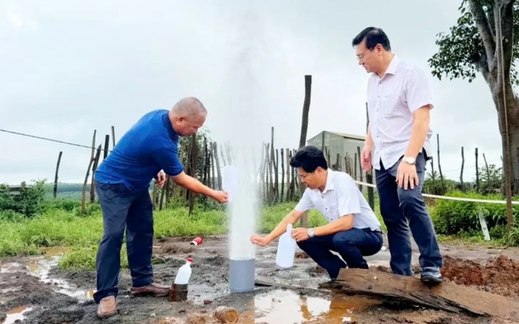 Vụ giếng khoan phun cao ở Gia Lai: Vẫn chưa rõ nguyên nhân, chất lượng nước bình thường- Ảnh 2.