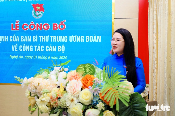 Chị Nguyễn Thị Phương Thúy - bí thư Tỉnh Đoàn Nghệ An - phát biểu nhận nhiệm vụ - Ảnh: DOÃN HÒA