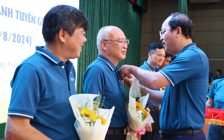 Chủ tịch nước tặng Huân chương Lao động cho nguyên Phó Ban Tuyên giáo TP.HCM Phạm Đức Hải - Ảnh 1.