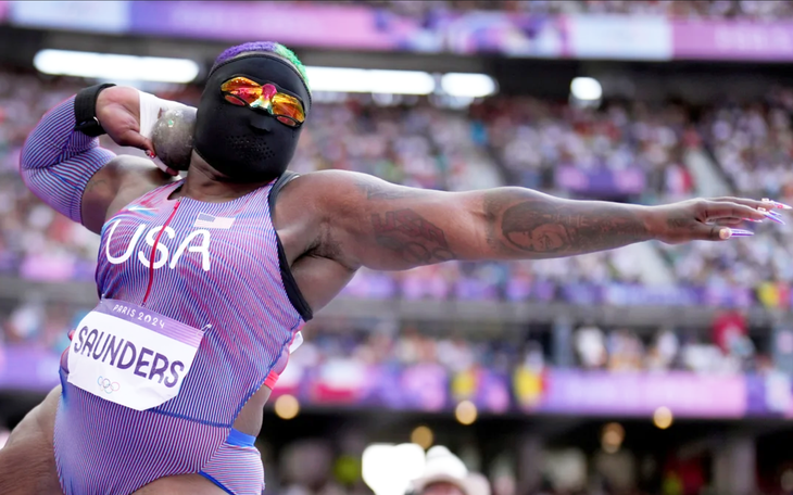 ‘Hulk’ Raven Saunders gây chú ý tại Olympic 2024