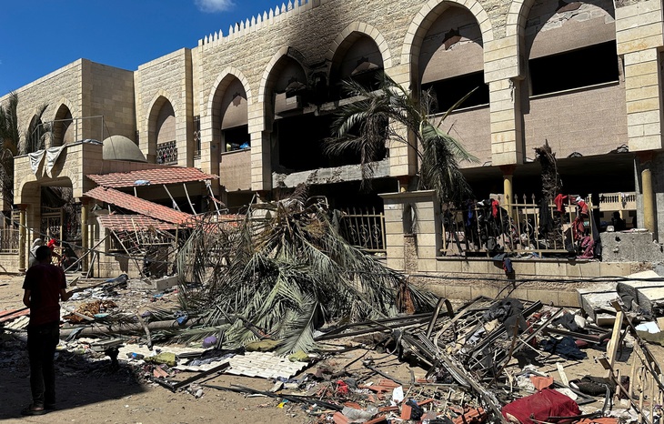 Những thiệt hại sau cuộc không kích của Israel vào trường học tại thành phố Gaza, Dải Gaza ngày 10-8 - Ảnh: REUTERS