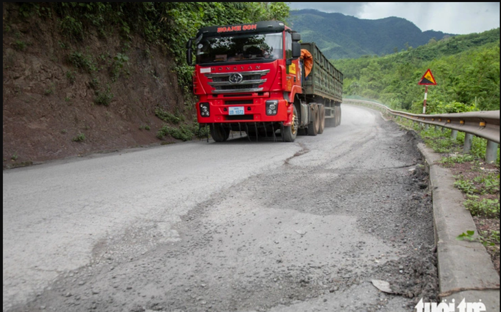 Bí thư Tỉnh ủy Quảng Trị yêu cầu sớm triển khai 8km quốc lộ 15D - Ảnh 2.