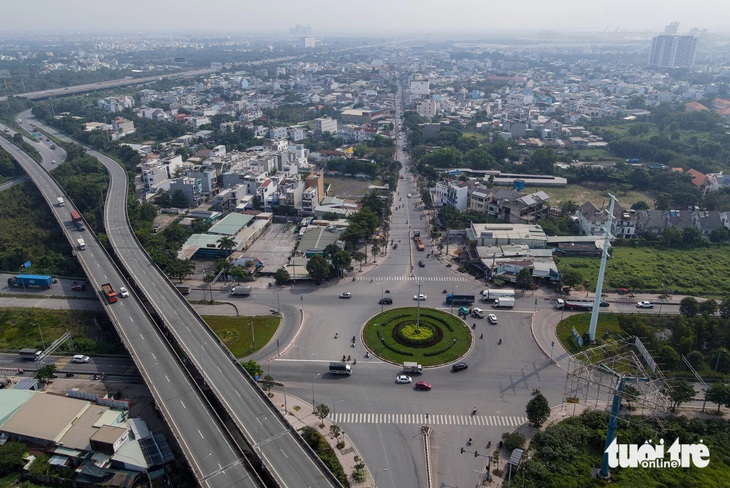 Khu vực vòng xoay Phú Hữu rộng lớn khác hẳn với 