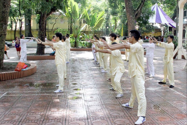 Tập khí công tốt cho sức khỏe, phòng chữa nhiều bệnh - Ảnh: HÀ LINH