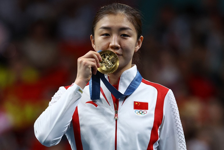 Chen Meng có thể đang dẫn đầu về số tiền thưởng sau Olympic 2024 - Ảnh: REUTERS