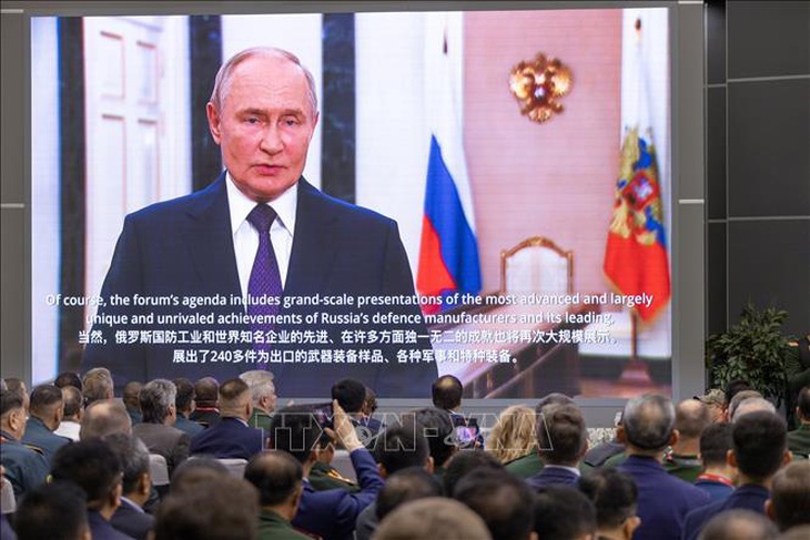 Tổng thống Nga Vladimir Putin gửi video phát biểu chào mừng tại lễ khai mạc Diễn đàn Kỹ thuật quân sự quốc tế Army-2024 - Ảnh: TTXVN