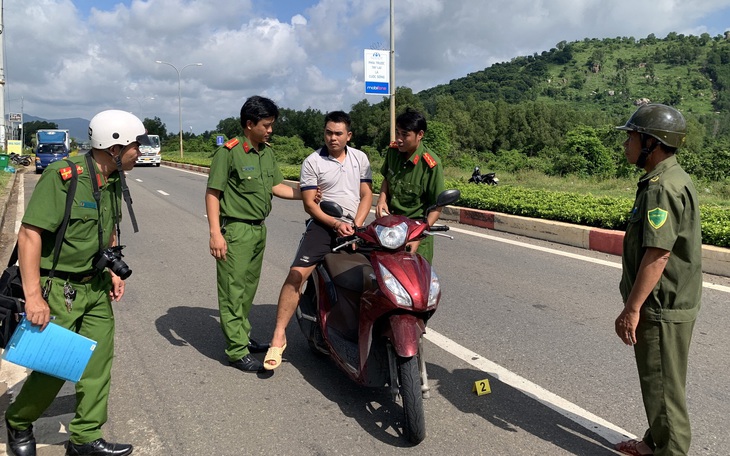 Bắt nghi phạm lái ô tô theo cô gái hàng chục cây số rồi khống chế, hiếp dâm