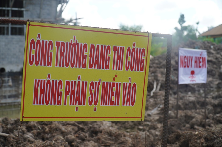Thi công trạm bơm, phát hiện nhiều lựu đạn, đạn súng cối- Ảnh 1. Khu vực thi công trạm bơm nước và phát hiện nhiều lựu đạn, đạn súng cối, đạn súng trường… - Ảnh: MẬU TRƯỜNG
