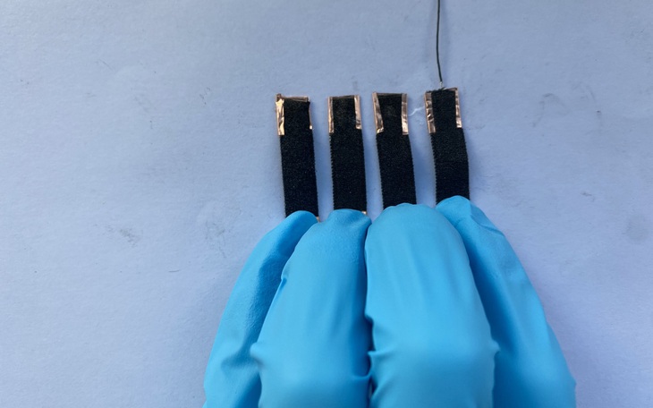 Vải "tự làm sạch" có thể thay thế bột giặt, giảm ô nhiễm - Ảnh 2.