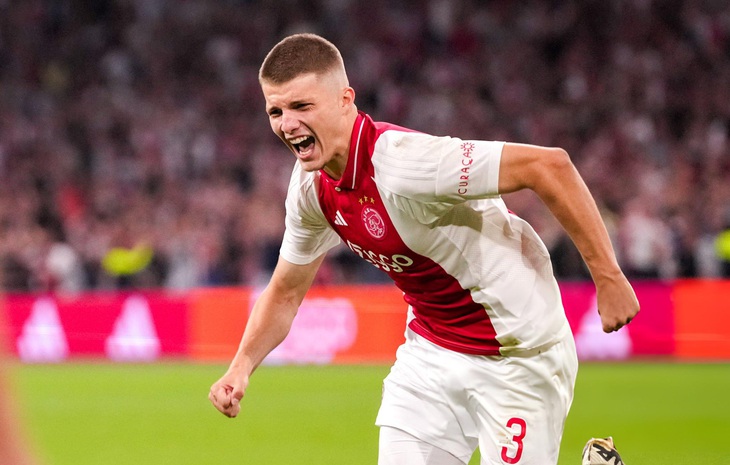 Niềm vui của Anton Gaaei khi ấn định chiến thắng cho Ajax - Ảnh: GETTY