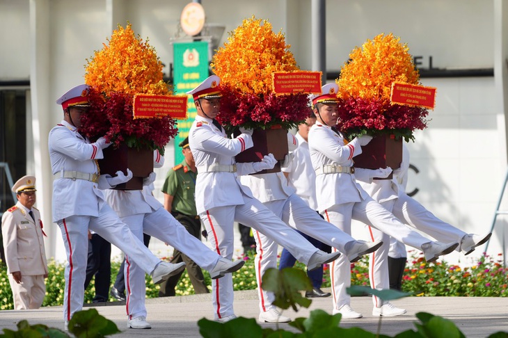 Tổng Bí thư, Chủ tịch nước Tô Lâm dâng hoa tại Công viên Tượng đài Bác Hồ- Ảnh 2.