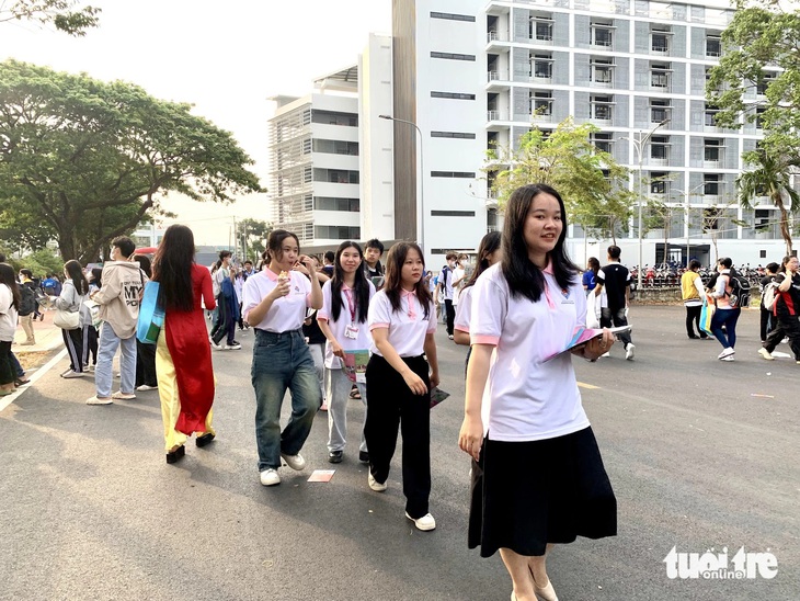 Thêm nhiều trường ‘hot’ công bố điểm chuẩn, nhiều ngành cao chót vót - Ảnh 15.