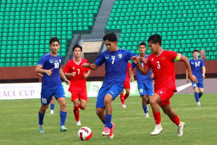 U16 Việt Nam bất ngờ thắng 3-0 trước U16 Uzbekistan - Ảnh 1.