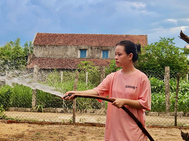 Giữ lời hứa với cha, làm học sinh giỏi tỉnh, đậu vào Trường đại học Ngoại thương TP.HCM - Ảnh 2.