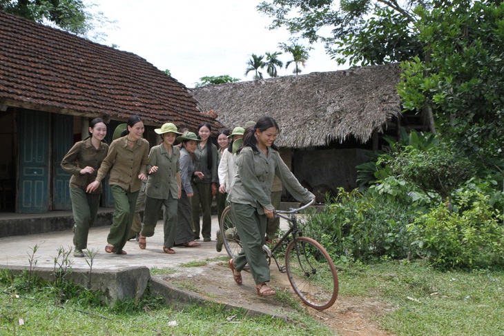 Sau Ngã ba Đồng Lộc và Bến không chồng, đạo diễn Lưu Trọng Ninh trở lại với phim về đại đội 915 - Ảnh 2.