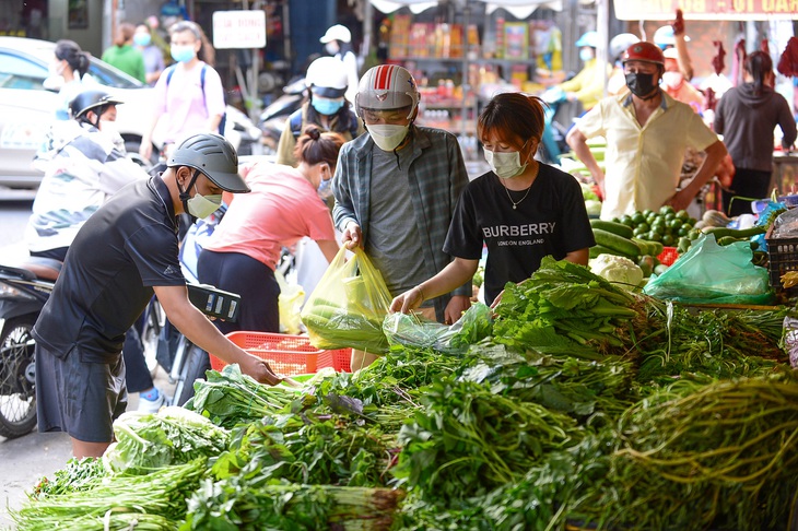 Giải mã cuộc đua cạnh tranh giữa chợ truyền thống với siêu thị và thương mại điện tử - Ảnh 1.