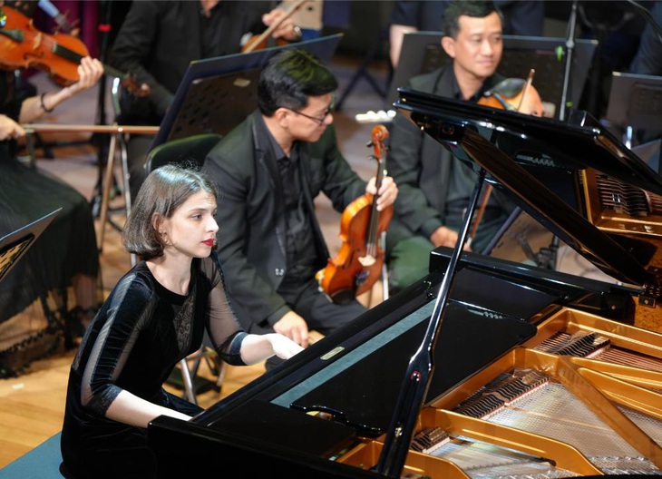 Dàn nghệ sĩ nhí xúng xính nhận giải SIU Piano Competition 2024 lần đầu tiên- Ảnh 3. SIU Piano Competition 2024 thu hút đông đảo các thí sinh đến từ nhiều đơn vị đào tạo nghệ thuật chuyên nghiệp, uy tín trong nước và quốc tế như Singapore, Nhật Bản, Nga, Hoa Kỳ, Ấn Độ, Nigeria… có chung niềm đam mê âm nhạc cổ điển