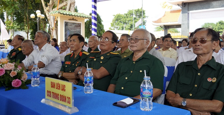 Những cựu chiến binh của Trung đoàn 33 tại lễ đón nhận bằng di tích quốc gia - Ảnh: ĐÔNG HÀ 