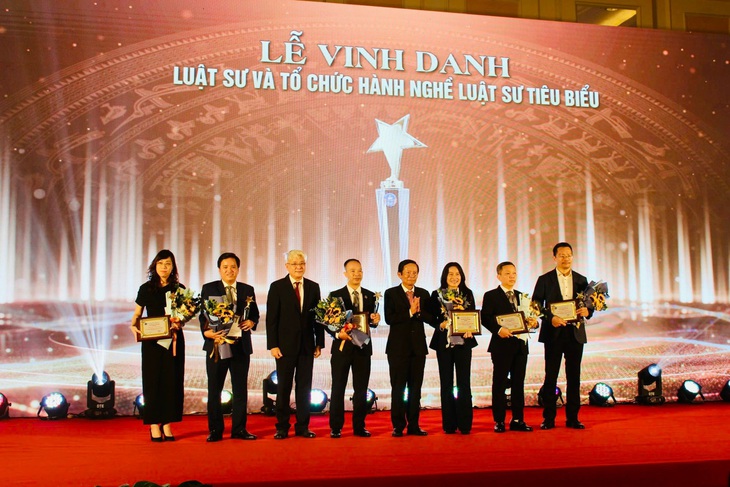 Lễ vinh danh do Liên đoàn Luật sư Việt Nam tổ chức - Ảnh: T.L