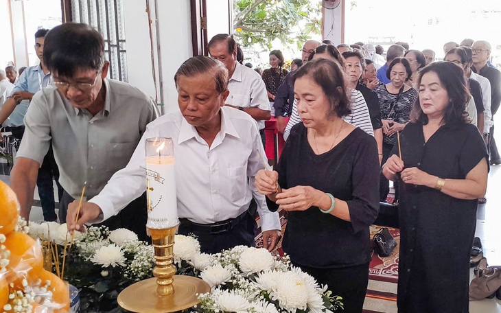 Bộ trưởng Lê Minh Hoan: ‘Hát về bài ca cây lúa, cũng hãy hát về một người thầy gắn bó với cây lúa’ - Ảnh 2.