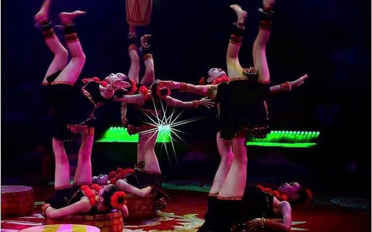 Những người trẻ chọn nghề “treo mình” lên trời - Ảnh 11.