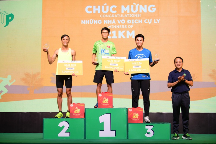 Nhà vô địch SEA Games Phạm Tiến Sản thắng sít sao tại GreenUP Marathon 2024 - Ảnh 4.