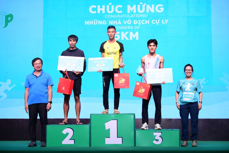 Nhà vô địch SEA Games Phạm Tiến Sản thắng sít sao tại GreenUP Marathon 2024 - Ảnh 8.