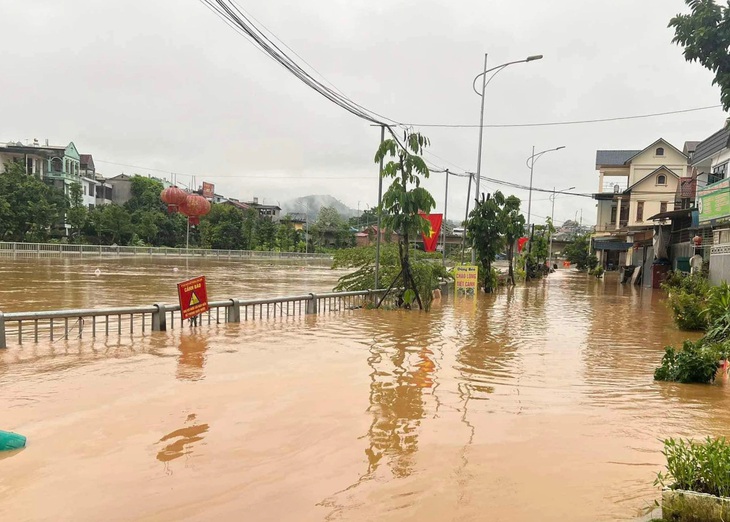 Mưa lớn ở Cao Bằng gây ngập úng, nhiều tuyến đường bị sạt lở - Ảnh 5.