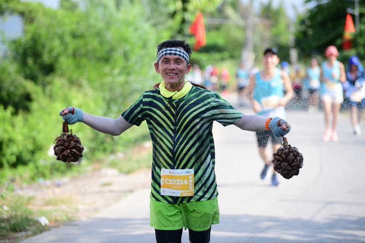 Kỷ lục gia marathon Việt Nam thống trị GreenUP Marathon 2024 - Ảnh 4.