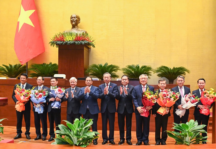 Ông Nguyễn Hòa Bình, Hồ Đức Phớc, Bùi Thanh Sơn làm phó thủ tướng Chính phủ - Ảnh 2.