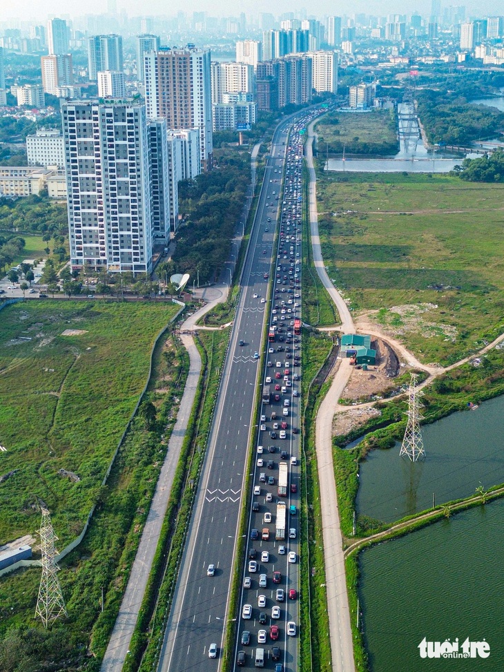 Hơn 3.200 tỉ 'giải cứu' cửa ngõ phía nam Hà Nội: Công trường vắng lặng sau hơn 1 năm khởi công - Ảnh 16.