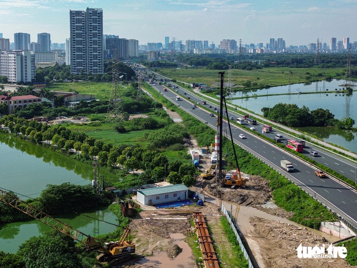 Hơn 3.200 tỉ 'giải cứu' cửa ngõ phía nam Hà Nội: Công trường vắng lặng sau hơn 1 năm khởi công - Ảnh 4.