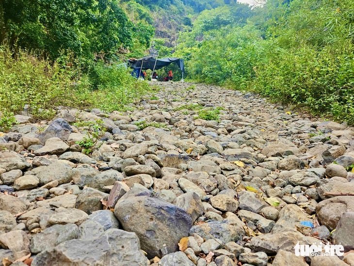 Ngắm Gành Đá Đĩa trên núi - Ảnh 2.