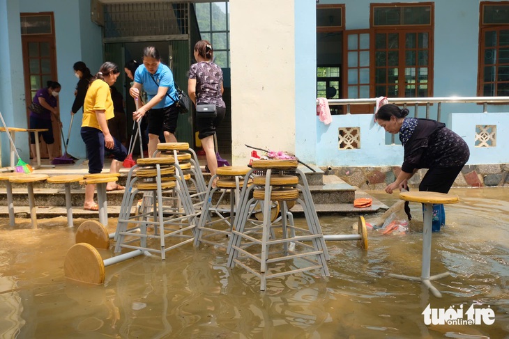 Lớp học tang hoang sau lũ - Ảnh 7.