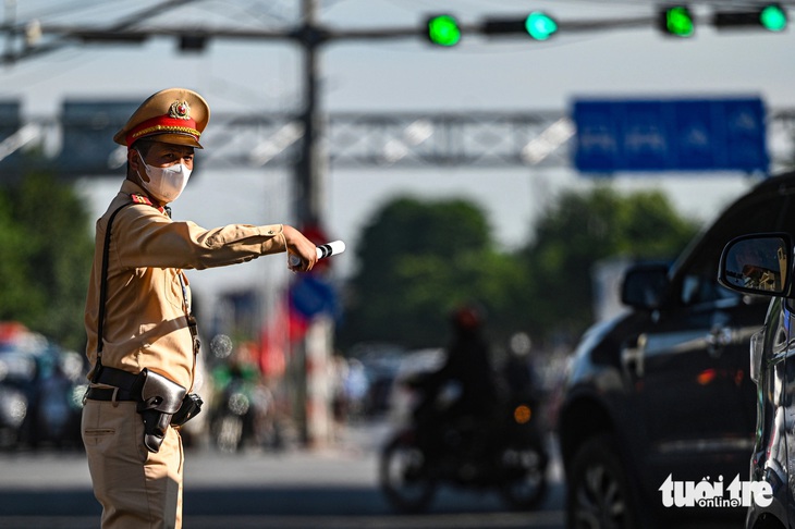 Nguyên nhân ùn tắc tại cửa ngõ Hà Nội và TP.HCM trong ngày đầu nghỉ lễ - Ảnh 1.