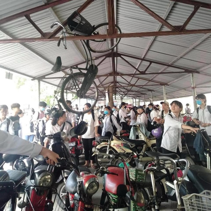 Ảnh vui 4-8: 'Khai trương đến giờ chưa bán được 1 tô bánh canh'- Ảnh 3. Ảnh vui 4-8: 'Khai trương đến giờ chưa bán được 1 tô bánh canh'- Ảnh 3.