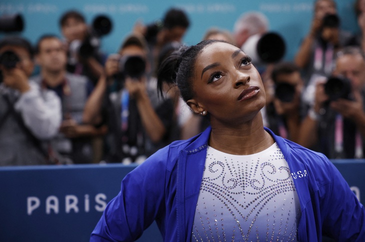 Simone Biles liên tục té ngã, Mỹ mất huy chương tại Olympic 2024- Ảnh 1.