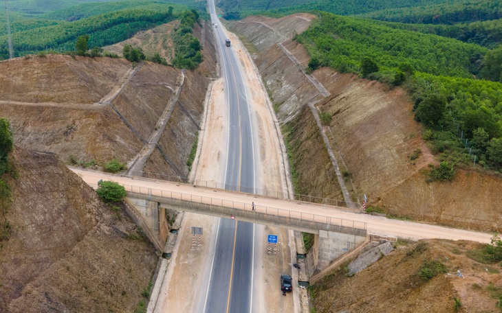 Bí thư Tỉnh ủy Quảng Trị yêu cầu sớm triển khai 8km quốc lộ 15D - Ảnh 6.