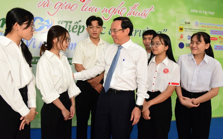 Tân sinh viên gặp khó, có Tuổi Trẻ: 1.100 suất học bổng Tiếp sức đến trường năm học 2024-2025