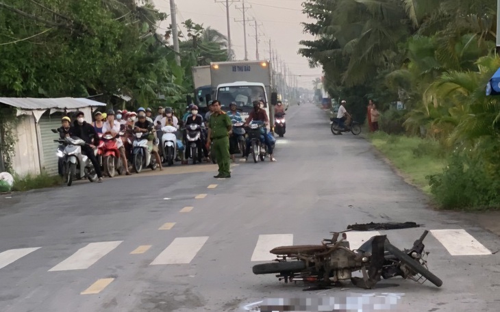 Khởi tố, tước quân hàm trung tá công an lái xe có nồng độ cồn gây tai nạn chết người - Ảnh 3.