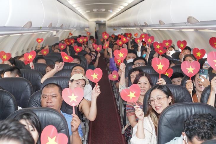 Muôn ánh sao vàng rộn ràng trên những chuyến bay Vietjet dịp kỷ niệm Quốc Khánh 2-9 - Ảnh 1.