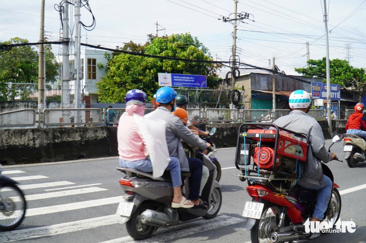 Hơn 100 nghìn người mất điện do nổ trạm biến áp tại Tiền Giang - Ảnh 2.