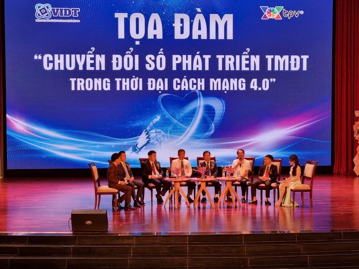 Đến vàng cũng có thể bán được trên sàn thương mại điện tử - Ảnh 1.