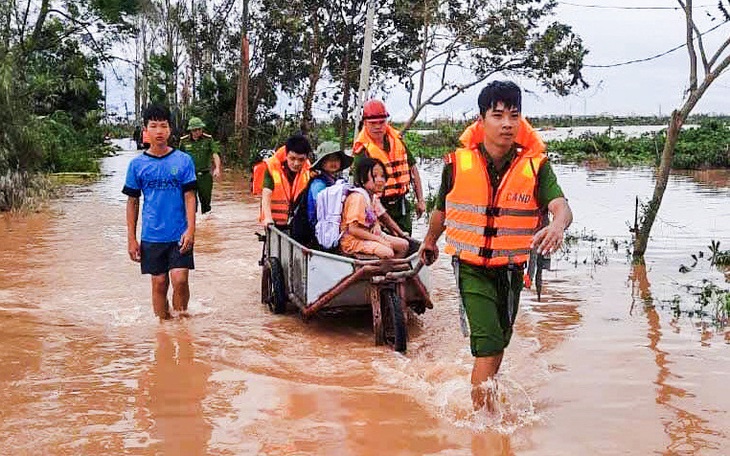 Tuấn Hưng ‘thách’ Duy Mạnh làm show ủng hộ đồng bào miền Bắc - Ảnh 2.