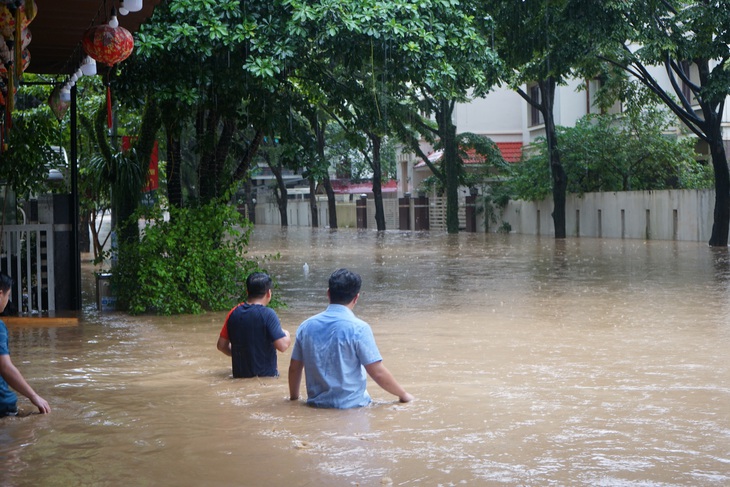 Đất mềm như cháo, sạt lở khắp nơi - Ảnh 5.