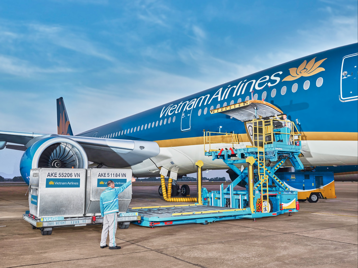 Vietnam Airlines vận chuyển miễn phí hàng cứu trợ vùng bão lũ miền Bắc - Ảnh 1.