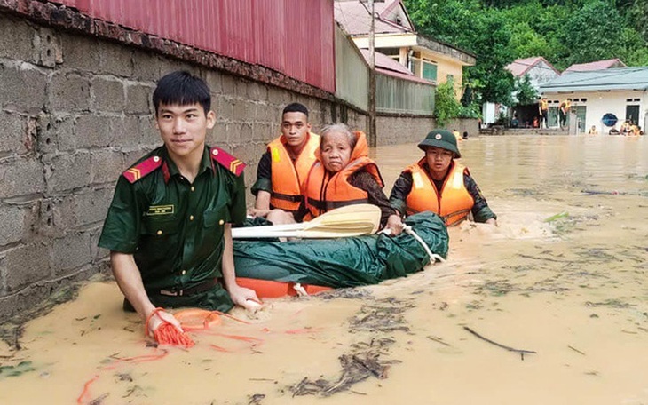 Ban Tuyên giáo Trung ương ủng hộ đồng bào bị thiệt hại do cơn bão số 3 - Ảnh 3.