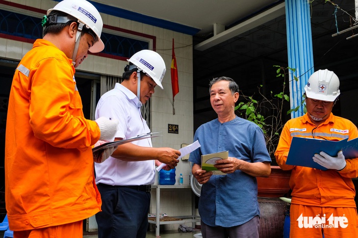 TP.HCM đảm bảo an toàn điện ở huyện Cần Giờ và Nhà Bè mùa mưa bão - Ảnh 4.