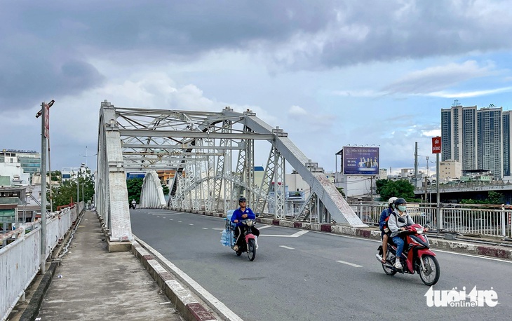 TP.HCM kiểm tra cầu Sài Gòn, Bình Triệu và Tân Thuận 1 trong mùa mưa bão - Ảnh 2.